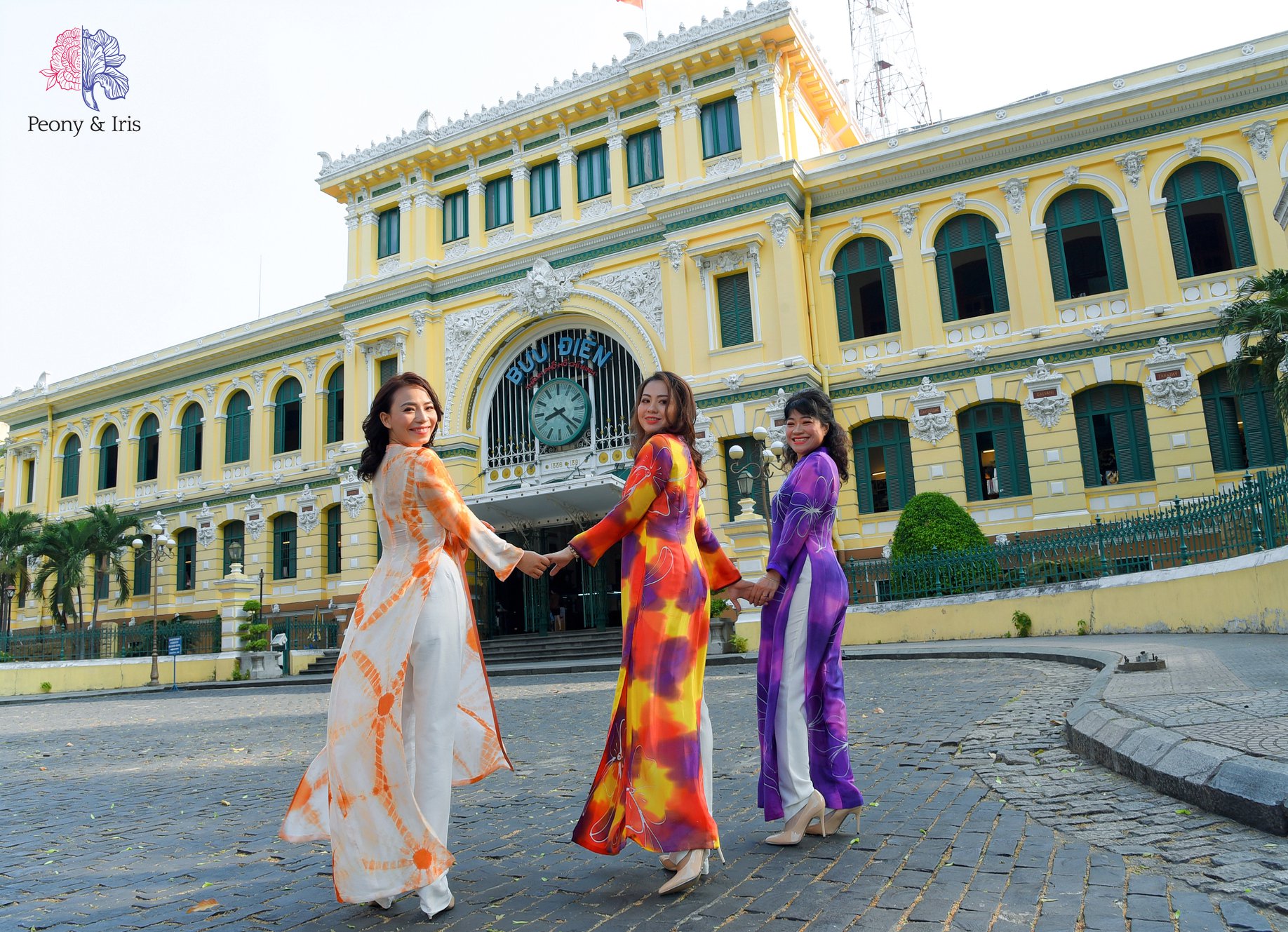 TINH TẾ CỦA ÁO DÀI VIỆT NAM