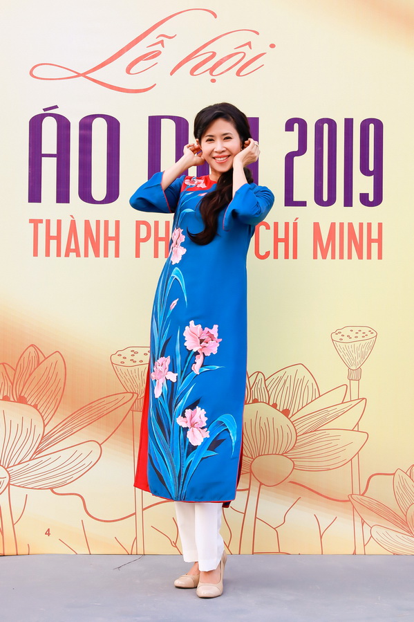 MC Quỳnh Hoa trong tà áo dài P&I trở thành đại sứ Áo Dài 2019 