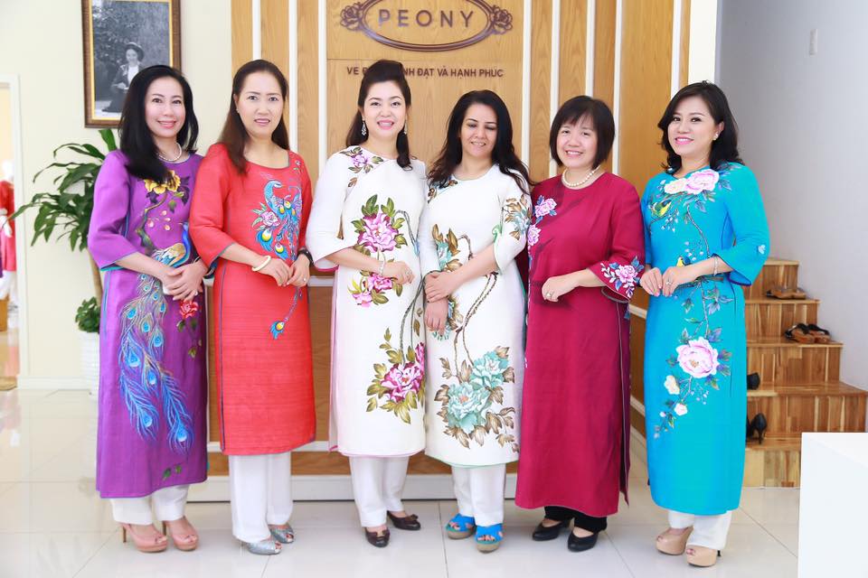Peony Boutique trình diễn giao lưu với chính khách nước ngoài tại Hà Nội ( Hồ Tây).